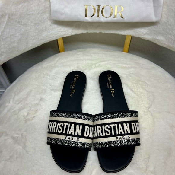 Dway Dior Slides - Picture 2 of 4